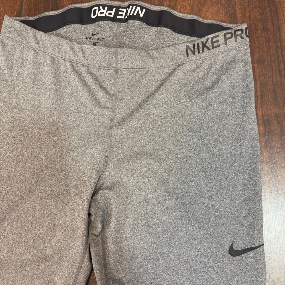 Nike Women’s Gray and Black Therma-Fit Leggings - Picture 2 of 6